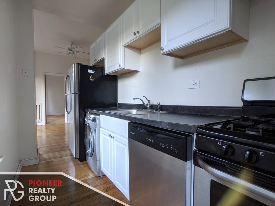 917 W Waveland Ave, Unit 3B in Chicago, IL - Building Photo