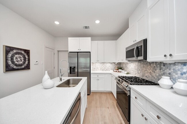 property at 1032 Glen Ln