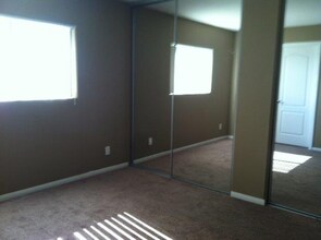 517 Calle Montecito in Oceanside, CA - Foto de edificio - Building Photo