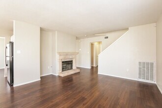 1812 La Villa Dr in North Las Vegas, NV - Building Photo - Building Photo