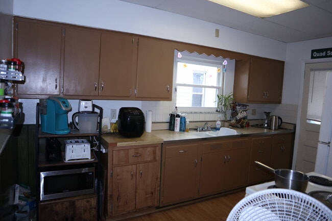 76 3rd St in California, PA - Foto de edificio - Building Photo