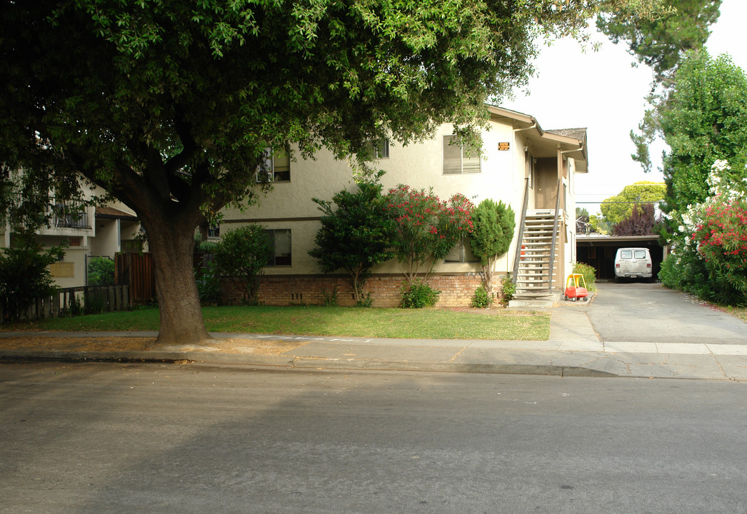 995 Helen Ave in Sunnyvale, CA - Building Photo