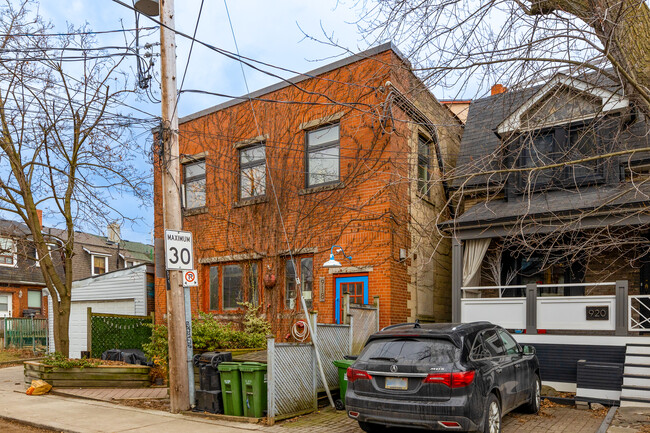 918 Palmerston Av in Toronto, ON - Building Photo - Building Photo