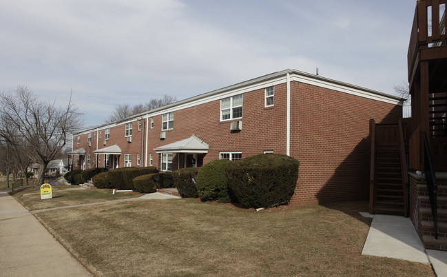 Peterson Avenue Apartments in Edison, NJ - Building Photo - Building Photo