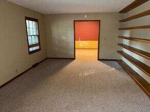 3561 S Broadway Ave in Springfield, MO - Building Photo - Building Photo