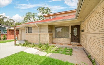 5902 Hornwood Dr in Houston, TX - Foto de edificio - Building Photo