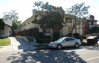 426 W Dryden St in Glendale, CA - Building Photo - Building Photo