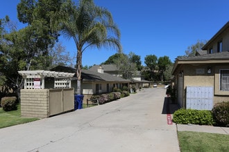 1182 Sumner Ave in El Cajon, CA - Building Photo - Building Photo