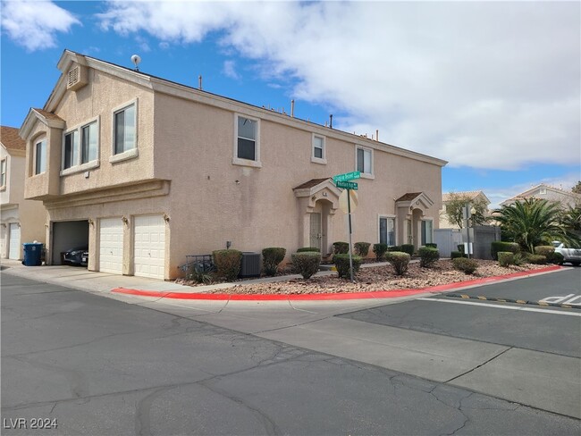 5939 Trickling Descent St in Henderson, NV - Foto de edificio - Building Photo