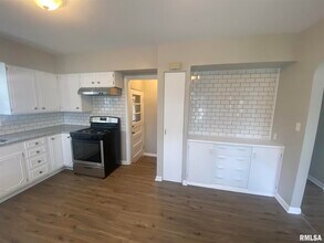 2733 E 18th St in Davenport, IA - Foto de edificio - Building Photo