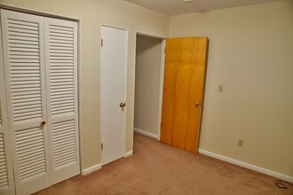 223 W Ridge St, Unit #4B in Ishpeming, MI - Building Photo - Building Photo