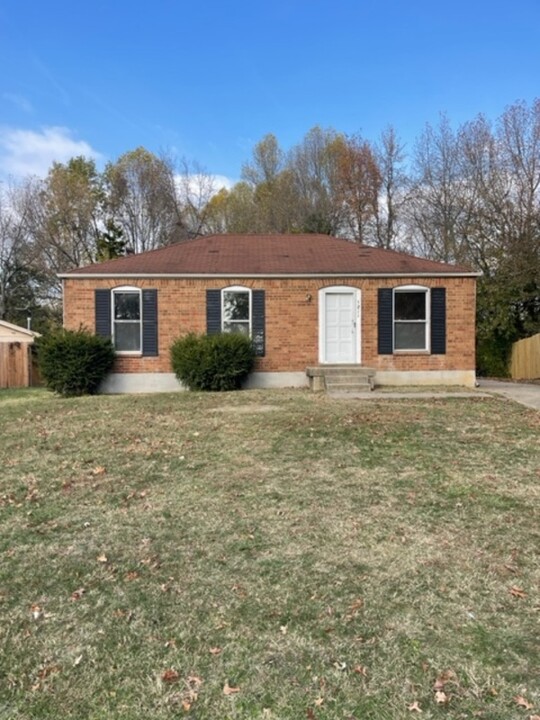 5811 Carmelwood Cir in Louisville, KY - Building Photo