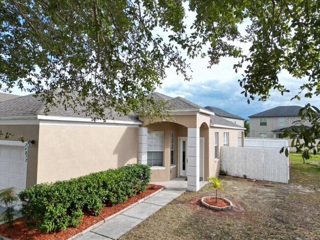 24852 Portofino Dr in Lutz, FL - Building Photo - Building Photo