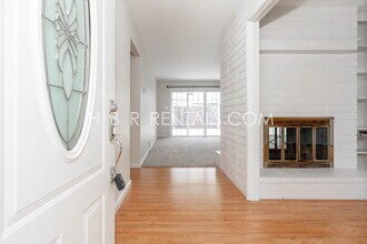 1027 Vía Madrid in Livermore, CA - Building Photo - Building Photo