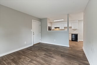 The Grove on Spring in Dickson, TN - Building Photo - Building Photo