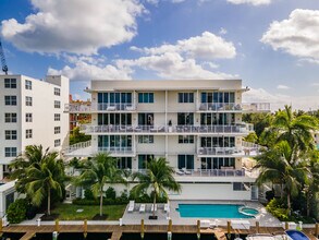 Cymbrinas Cay in Fort Lauderdale, FL - Building Photo - Building Photo
