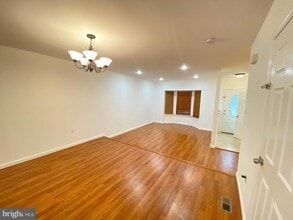 14817 Winding Loop in Woodbridge, VA - Building Photo - Building Photo