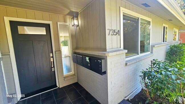 7354 34th Ave NE in Seattle, WA - Building Photo - Building Photo