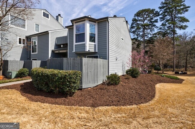1011 Riverbend Club Dr SE in Atlanta, GA - Building Photo - Building Photo
