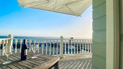 2407 Bayview Dr in Manhattan Beach, CA - Building Photo - Building Photo