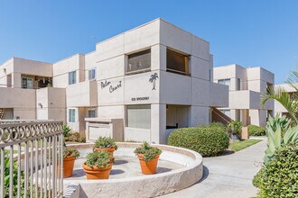 Palm Court in El Cajon, CA - Foto de edificio - Building Photo