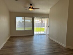 4642 Zia Ridge St in North Las Vegas, NV - Building Photo - Building Photo