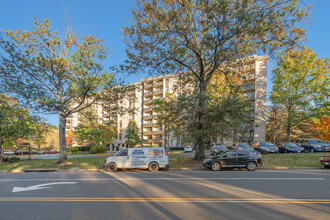 Woodlake Towers III in Falls Church, VA - Building Photo - Building Photo