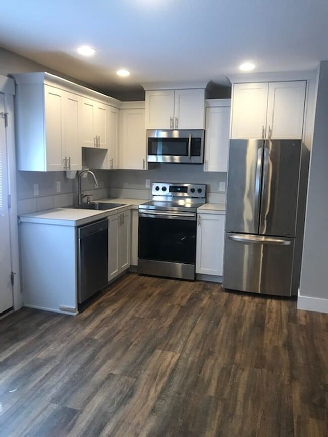 7936 SE Raymond St in Portland, OR - Building Photo - Building Photo