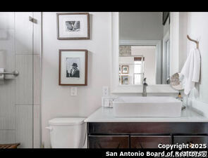 451 Oak St in San Antonio, TX - Building Photo