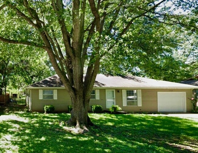 717 Hillcrest Ave in Nixa, MO - Building Photo - Building Photo