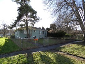 822 E 7th St in Port Angeles, WA - Building Photo