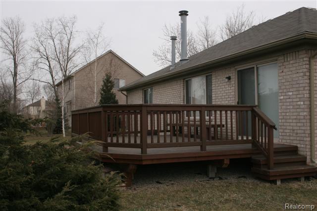 2081 Newburgh Dr in Troy, MI - Building Photo - Building Photo