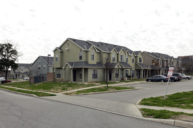 Springview Apartments in San Antonio, TX - Building Photo - Building Photo