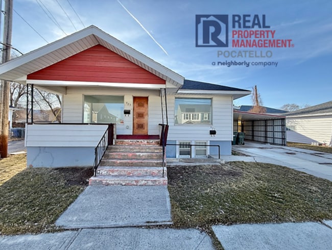 property at 923 E Lander St