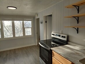 1349 E Bridger St, Unit A in Pocatello, ID - Foto de edificio - Building Photo