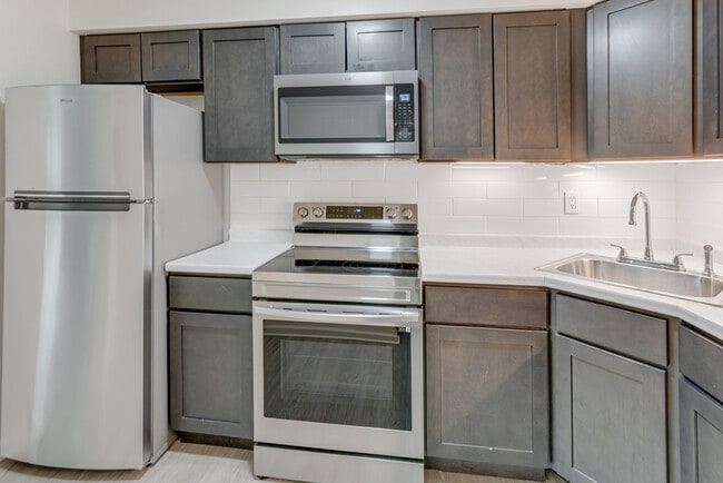 Glencroft Club Apartments in Folcroft, PA - Foto de edificio - Building Photo