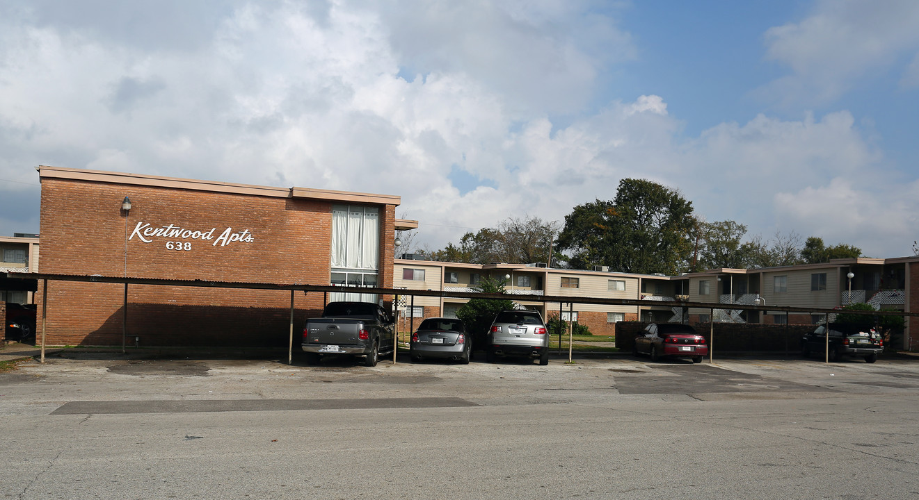 Kentwood Apartments in Houston, TX - Building Photo