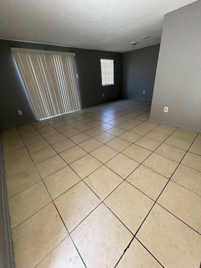 948 E Monterey Ct, Unit A in Terrytown, LA - Building Photo - Building Photo