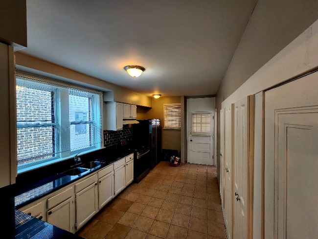 6235 N Claremont Ave in Chicago, IL - Building Photo - Building Photo