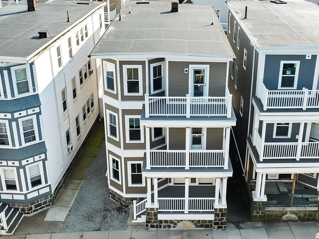 11 Woodlawn St, Unit 3
