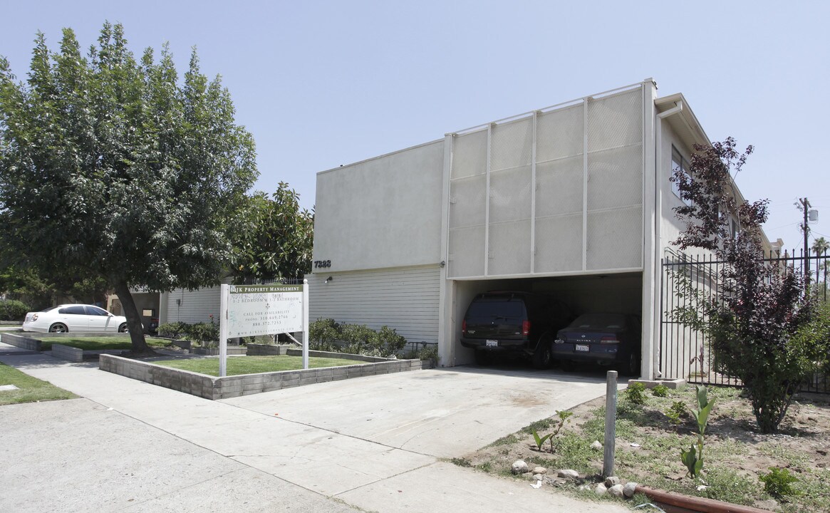 7328-7332 Tujunga Ave in North Hollywood, CA - Building Photo