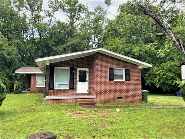 property at 2733 Clayton Dr NW