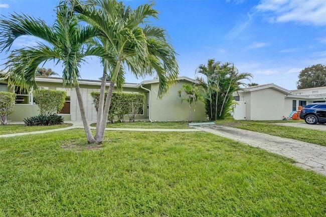 704 NE 23rd Ave in Pompano Beach, FL - Foto de edificio - Building Photo