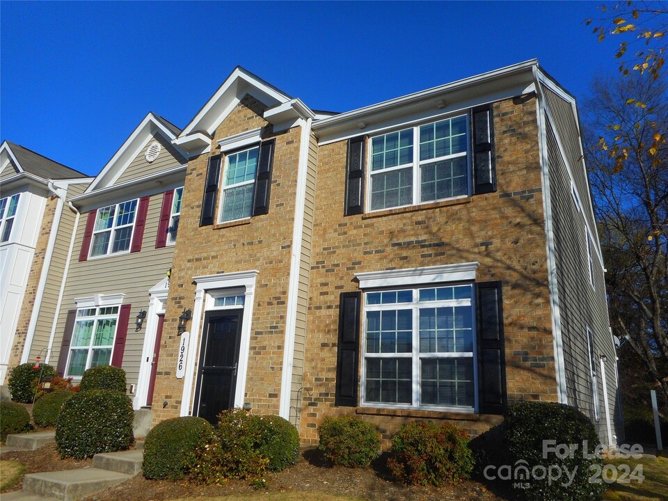 1926 Aston Mill Place in Charlotte, NC - Building Photo