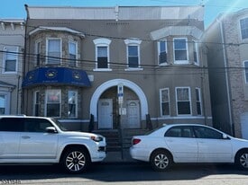 42 Rowland St in Newark, NJ - Building Photo