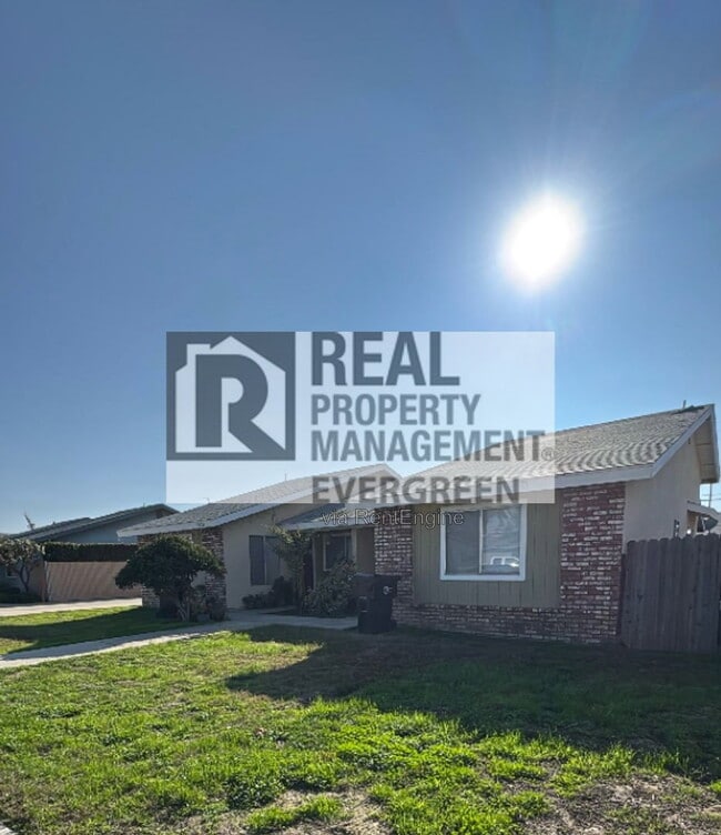 property at 2121 W Della Ave