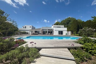 36 Mill Creek Close in Water Mill, NY - Building Photo