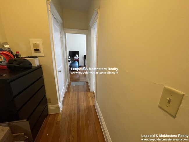 34 Gardner St, Unit 43 in Boston, MA - Foto de edificio - Building Photo