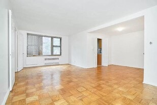 310 Lenox Rd in Brooklyn, NY - Building Photo