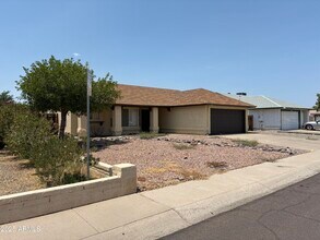 11014 N 65th Ave in Glendale, AZ - Building Photo - Building Photo